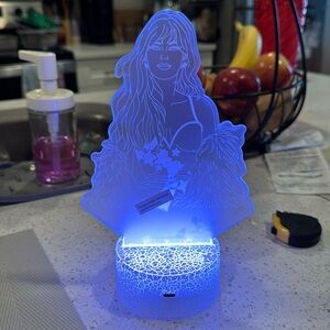 Color changing light NWT